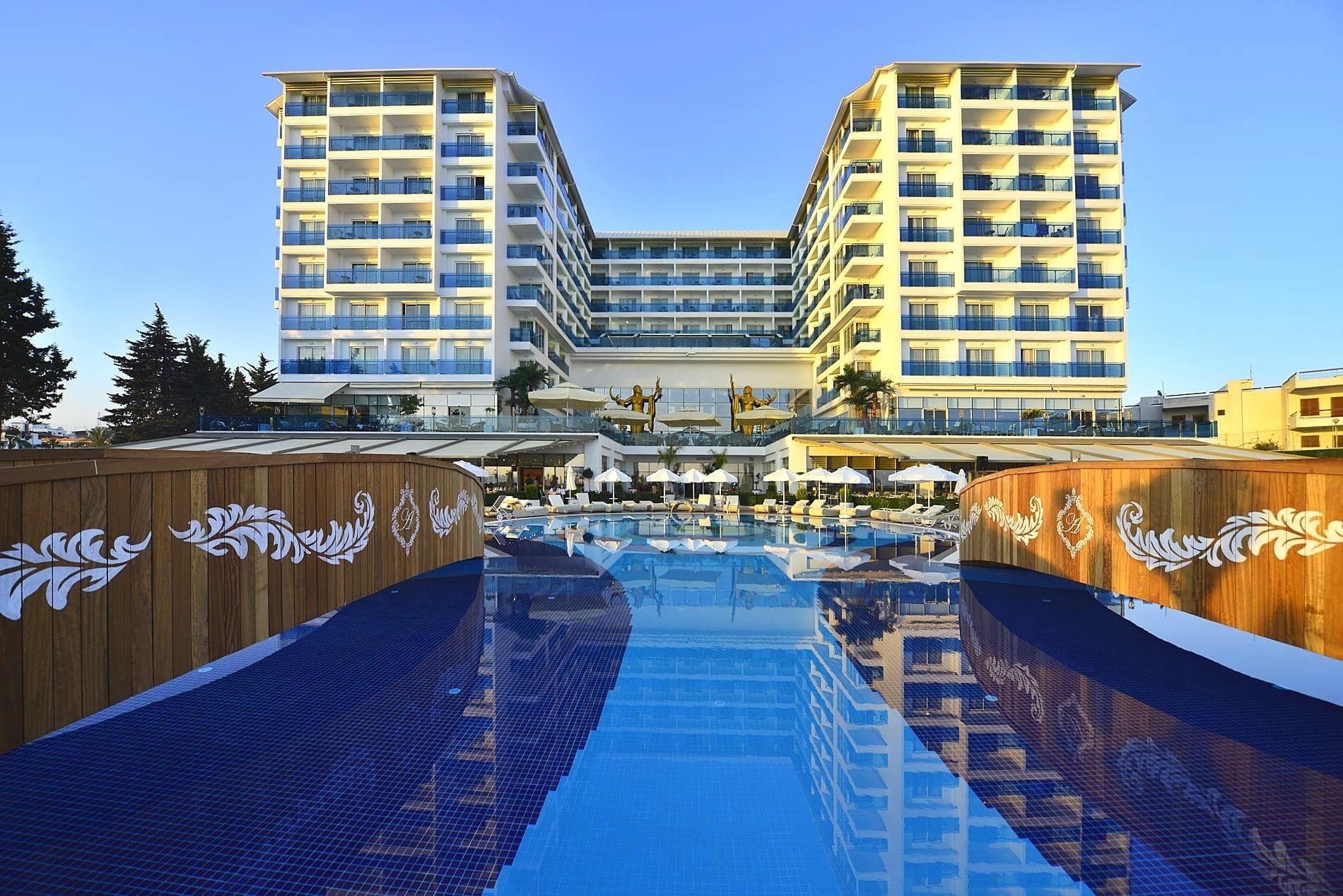 Azura Deluxe Avsallar